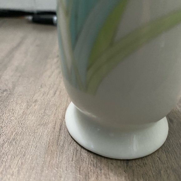 Otagiri Iris Bouquet porcelain vase made in Japan from the 1980’s Vintage - Picture 9 of 9